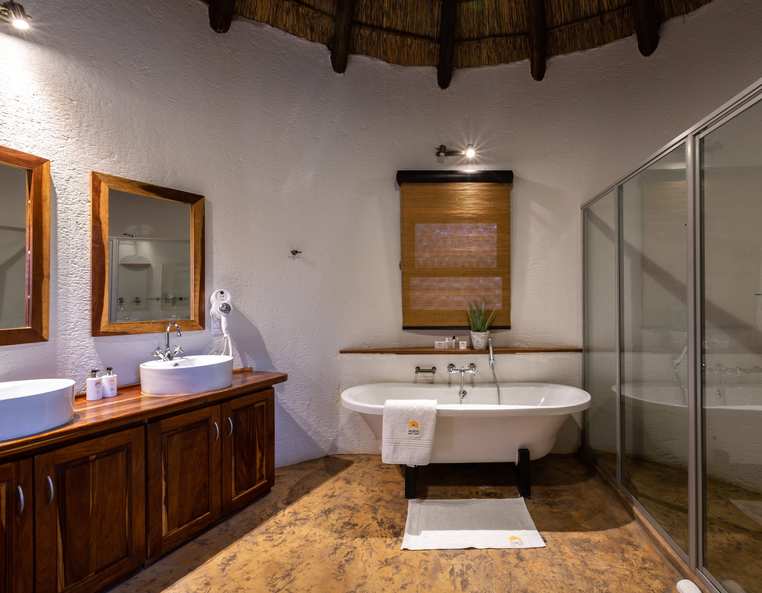 Mopane Bush Lodge bathrooms