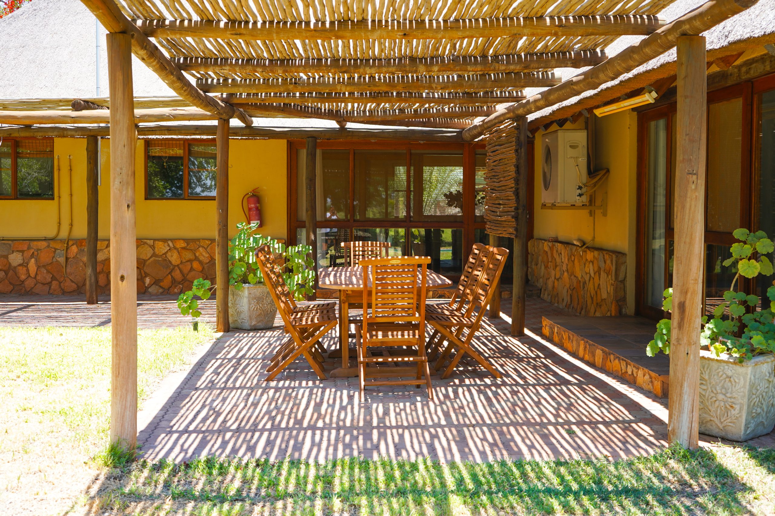 Lucca Houes patio